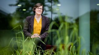 Selon Charlotte Grastilleur, le comité d'orientation pour la protection des cultures, proposé dans le cadre du projet de loi Duplomb, pose trois problèmes majeurs.